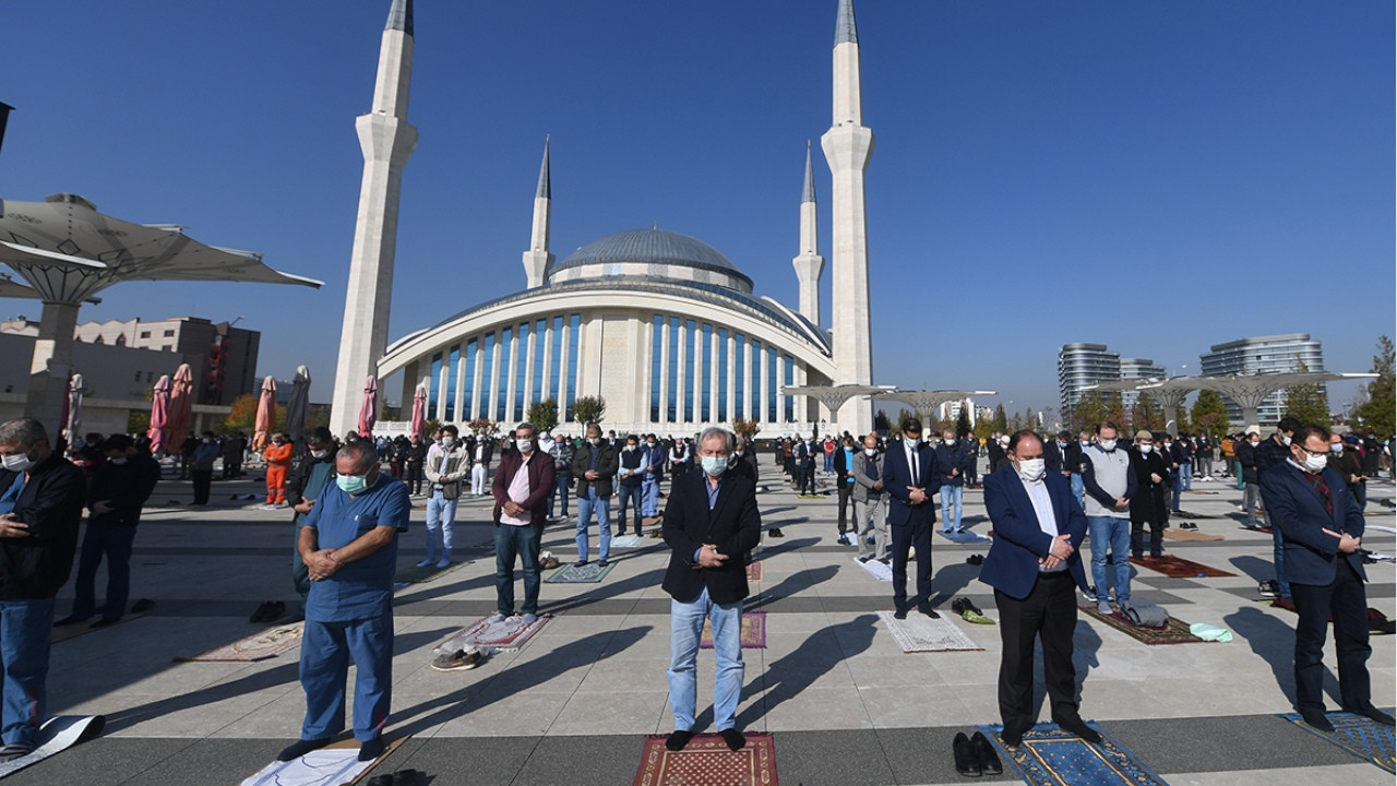 Turkey's Interior Ministry exempts youth, senior citizens from partial curfew during hours of Friday prayers