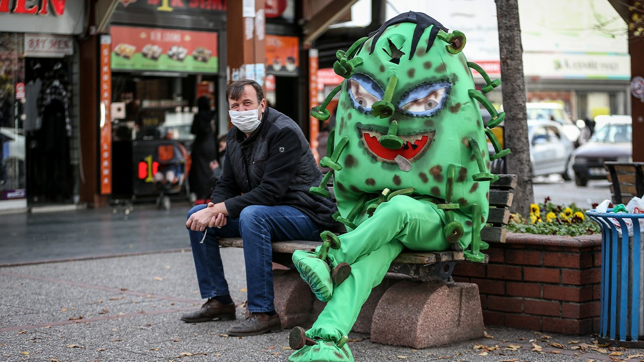 Turkish theater actor dresses up as coronavirus to raise awareness