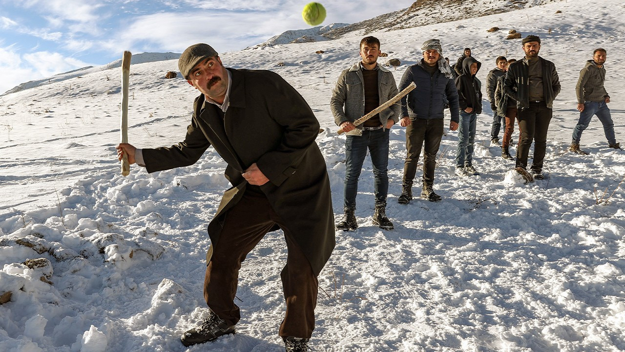 Kurdish baseball becomes southeast Turkey's favorite snow sport