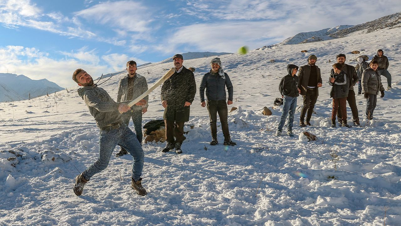 Kurdish baseball becomes southeast Turkey's favorite snow sport - Page 5