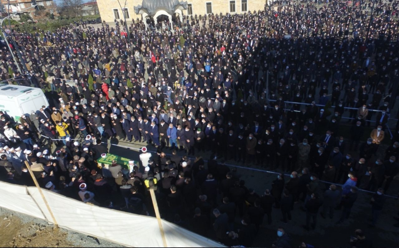 Thousands of people attend funeral ceremony of man who died of COVID-19 - Page 3