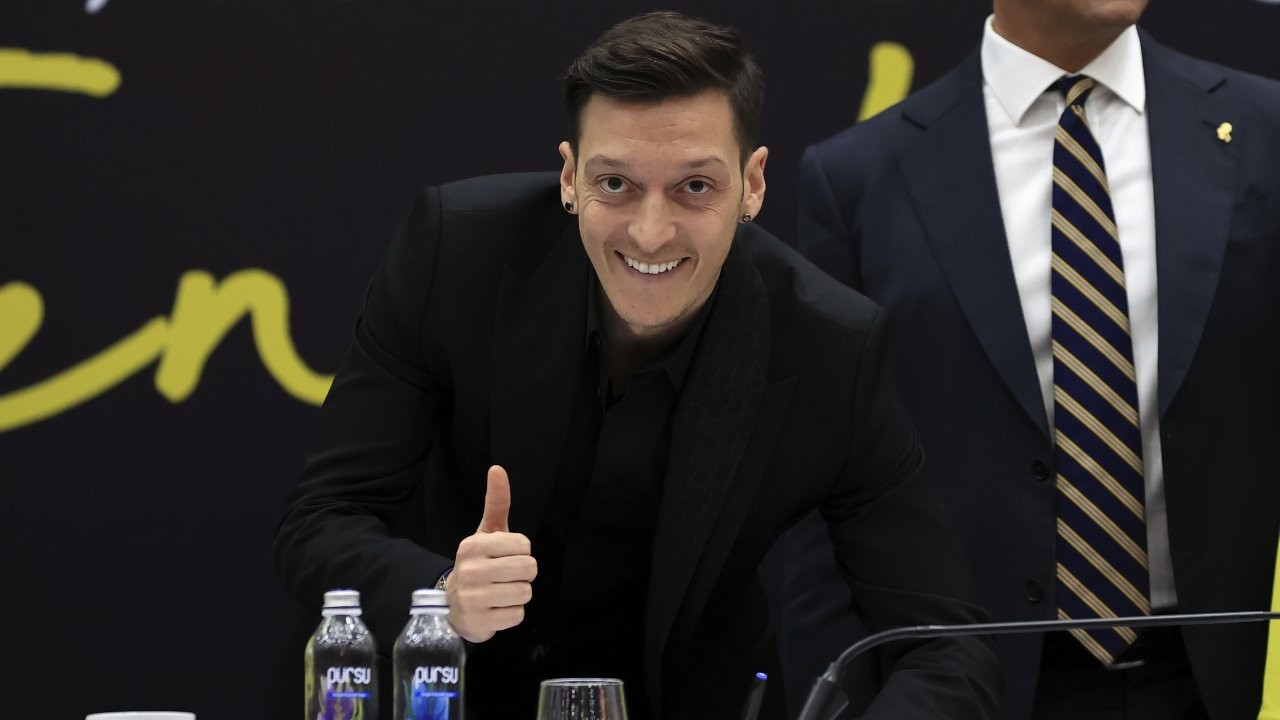 Fenerbahçe officially sign Mesut Özil