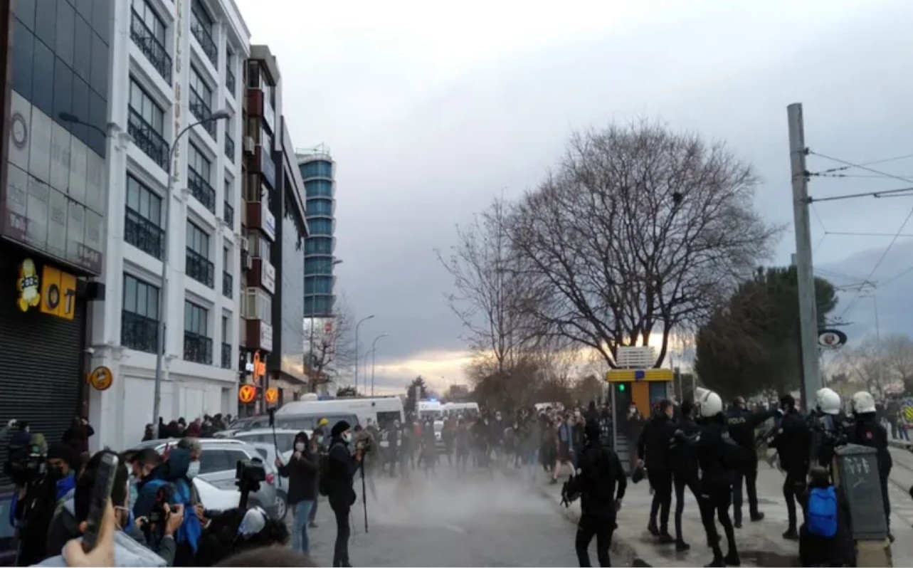 Istanbul police use plastic bullets, tear gas on Boğaziçi University protestors, detain 104 of them