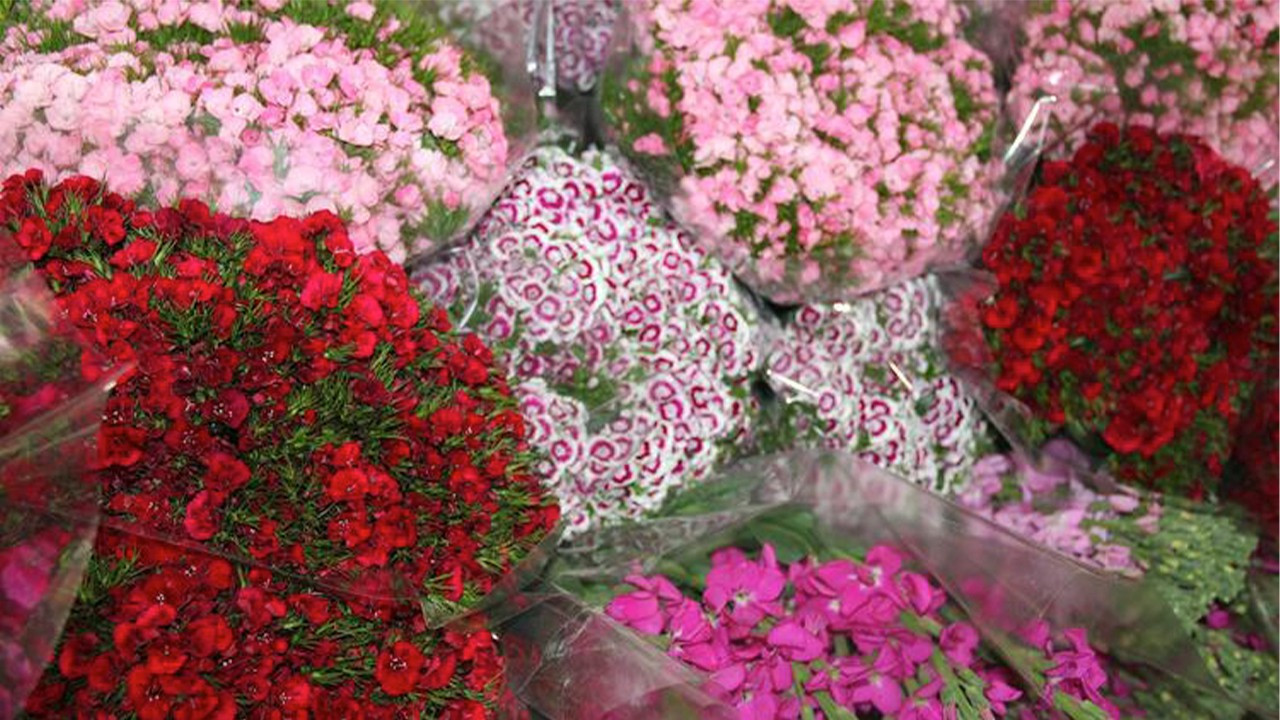 Interior Ministry excludes flower deliveries from V-Day weekend curfew