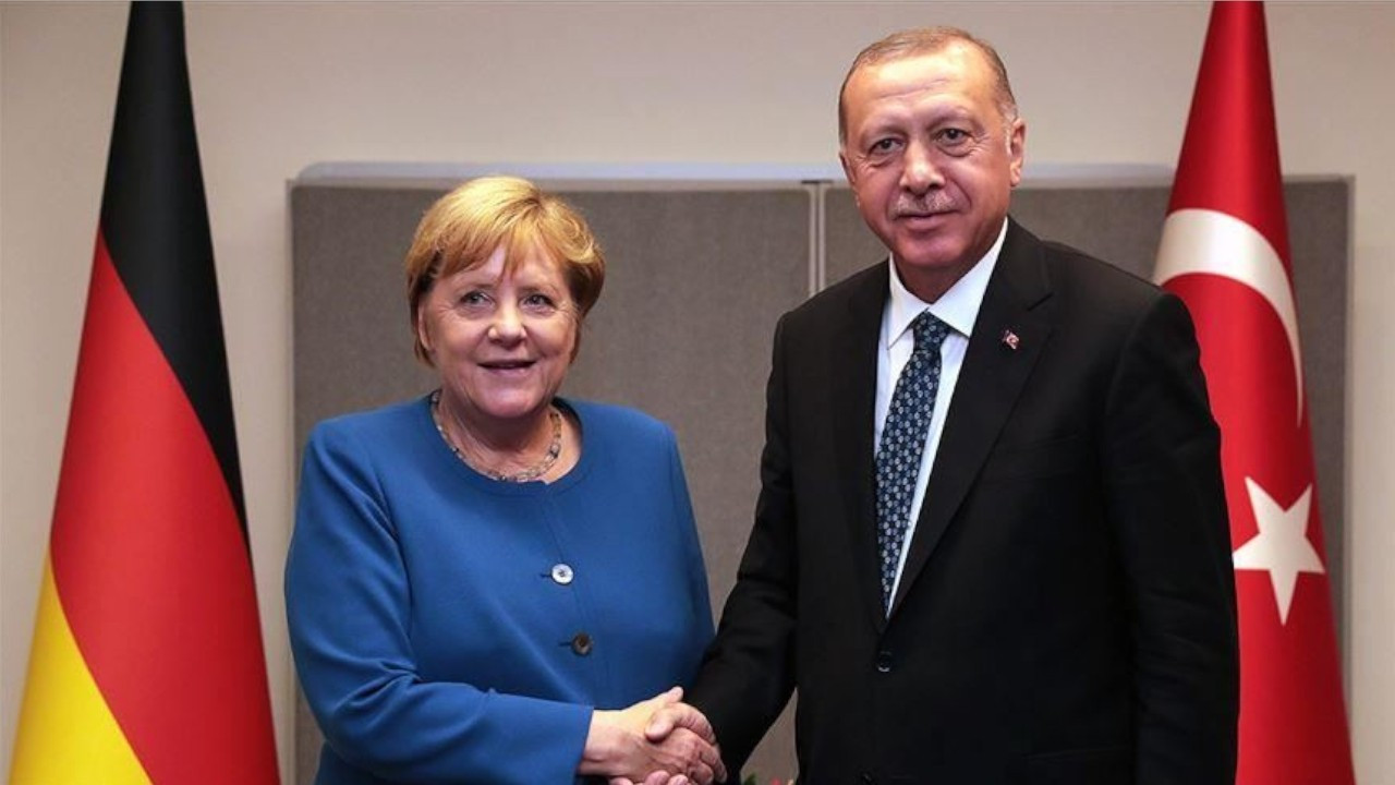 Turkey committed to improving EU relations, Erdoğan tells Merkel