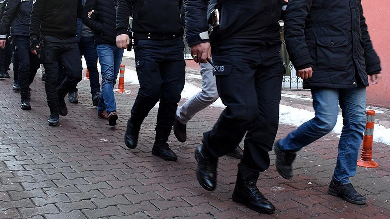 Six Istanbul customs officers arrested on embezzlement charges