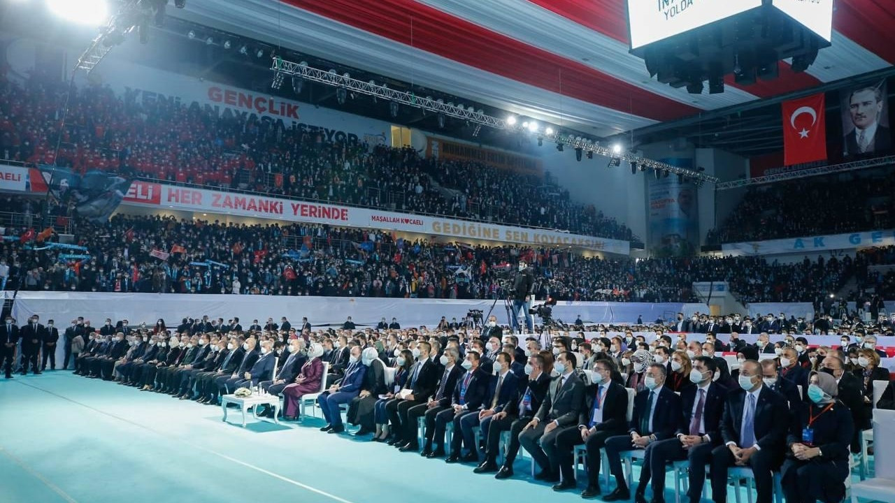 AKP draws ire for holding yet another packed congress