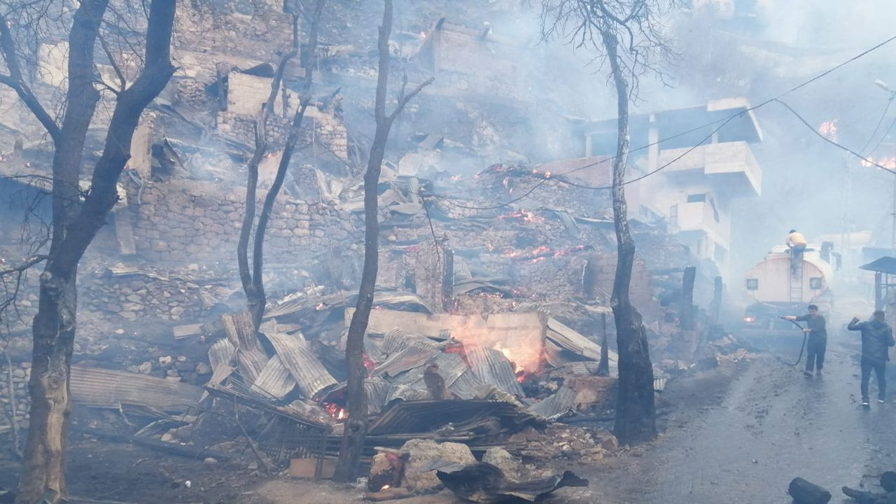 Fire devours one fifth of village in northeastern Turkey - Page 1