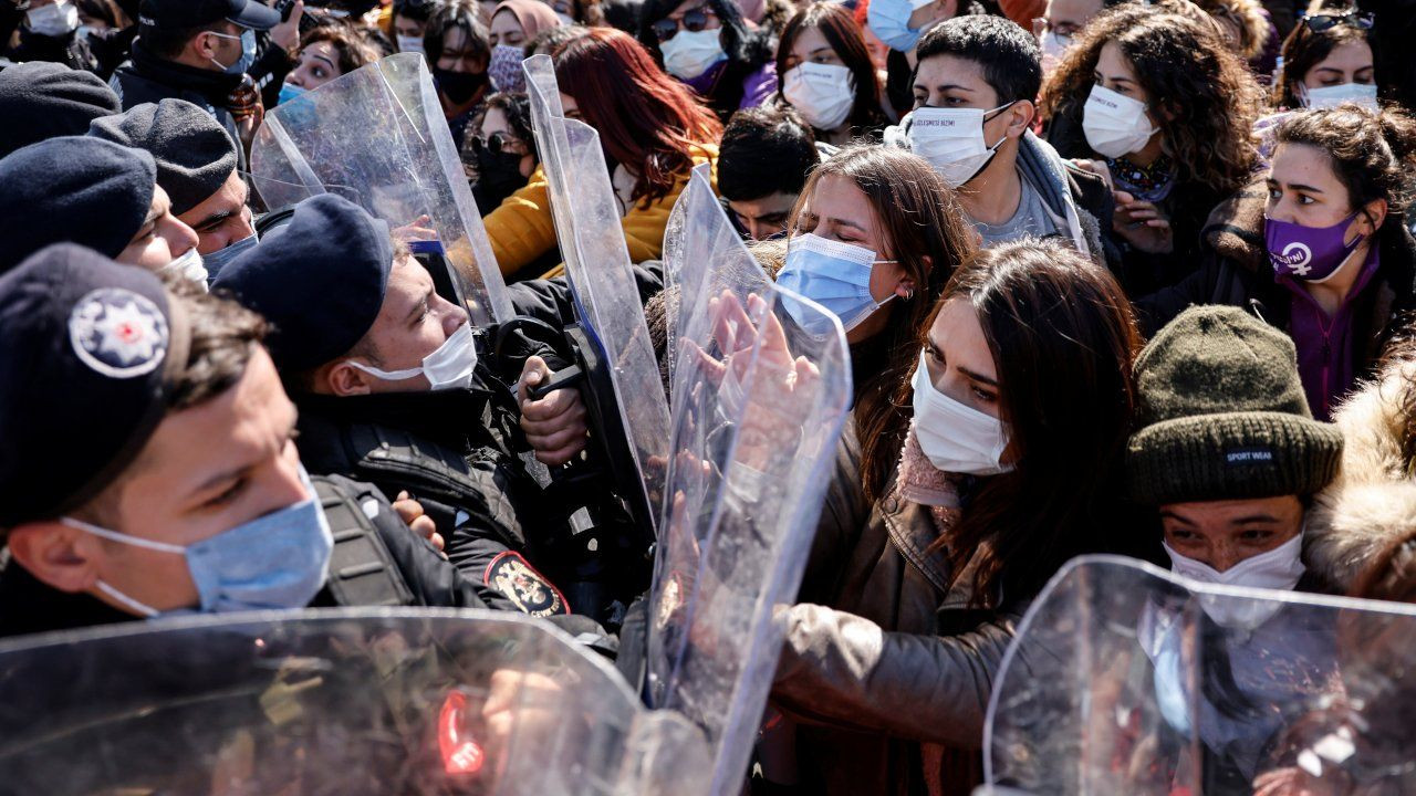 Turkish women protest Erdoğan's decision to withdraw from Istanbul Convention - Page 5