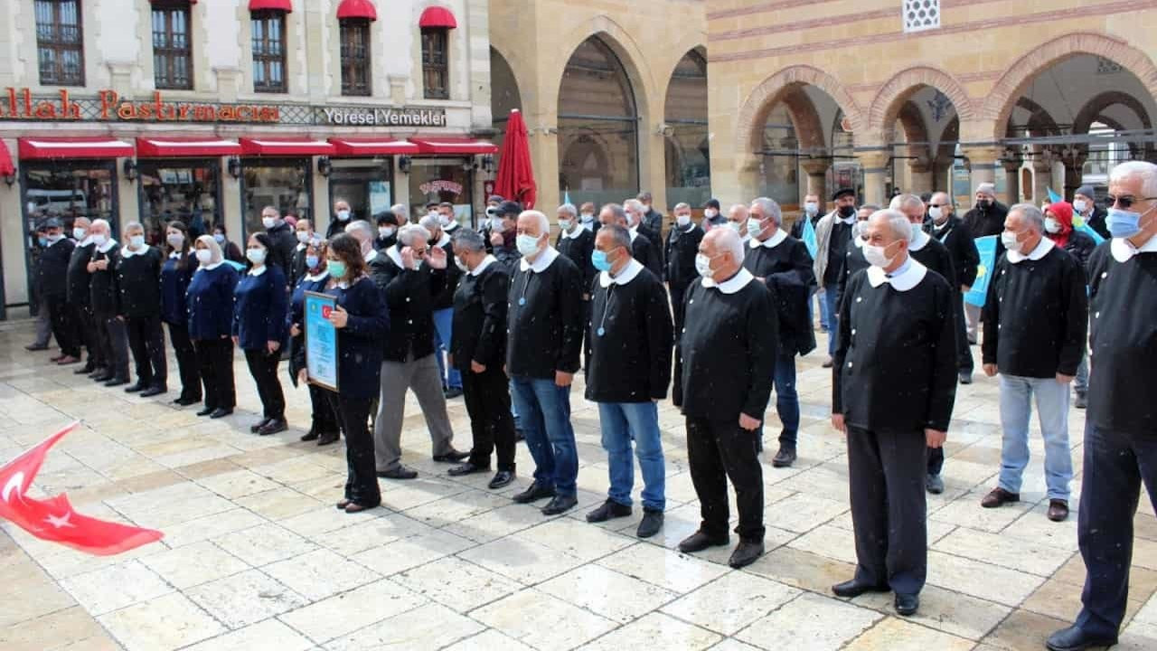 İYİ Party members wear school uniforms, recite student oath in protest