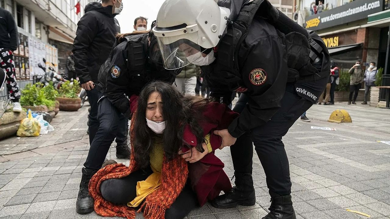 Istanbul police batter, detain Boğaziçi University students during protest - Page 3