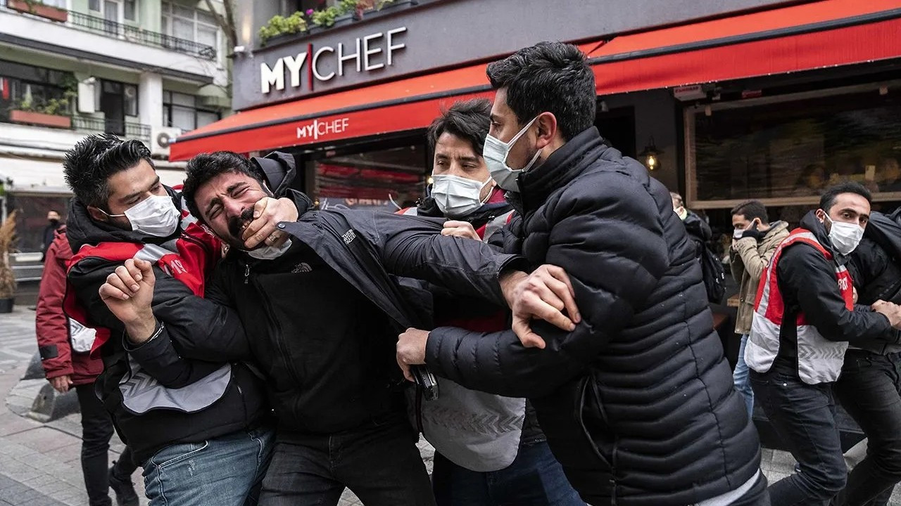 Istanbul police batter, detain Boğaziçi University students during protest