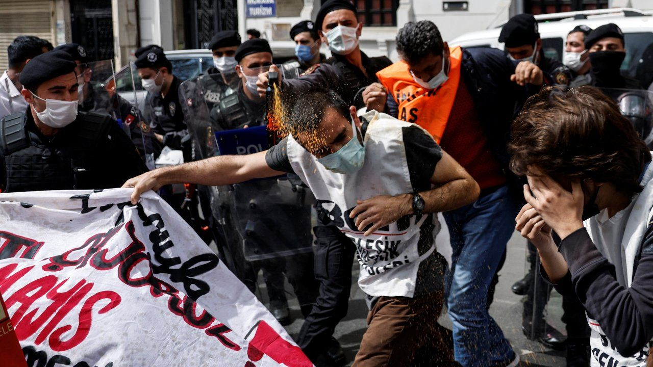 Turkish police detain hundreds at lockdown May Day marches - Page 5