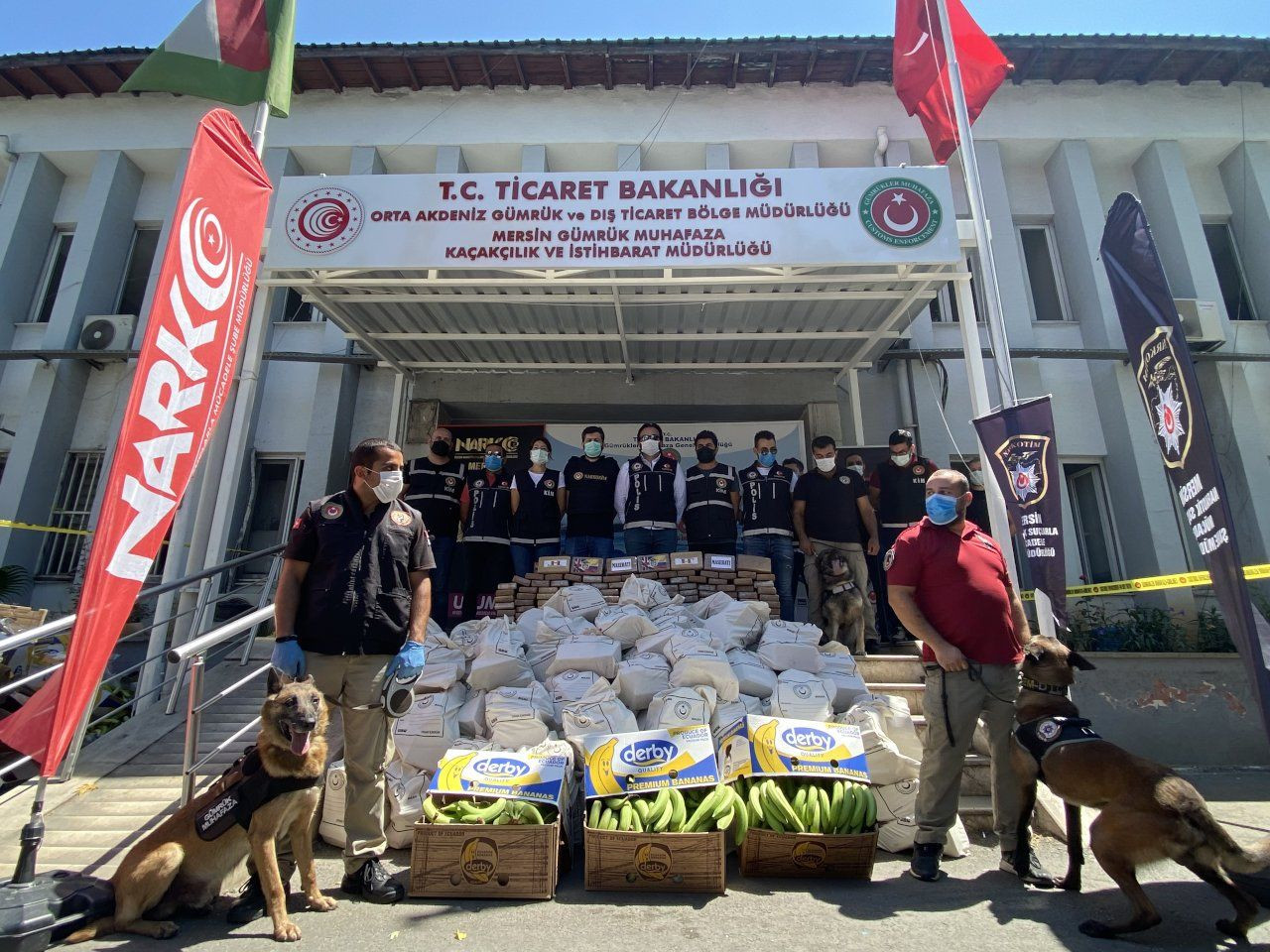 Turkey seizes one ton of cocaine at southern Mersin port - Page 1