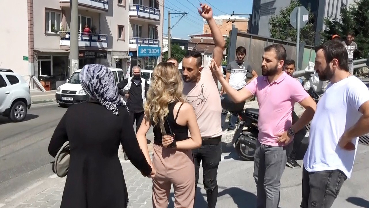 News reporters rescue woman from knife attack in western Turkey