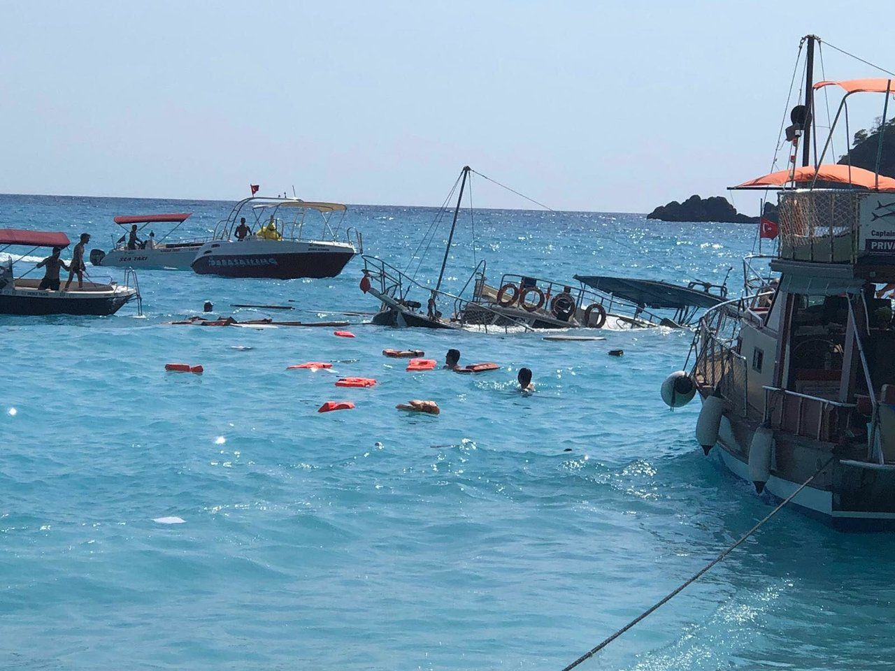 Child dies after tour boat sinks off Turkey's touristic Fethiye - Page 1