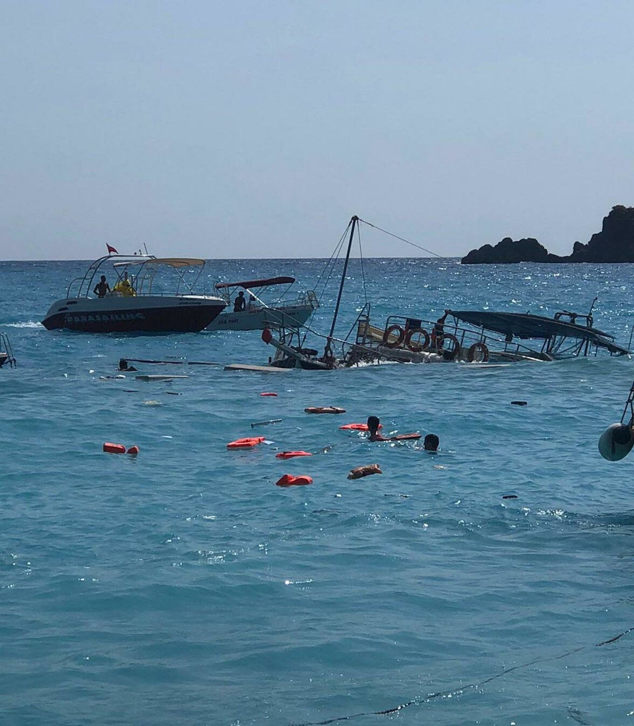 Child dies after tour boat sinks off Turkey's touristic Fethiye - Page 2