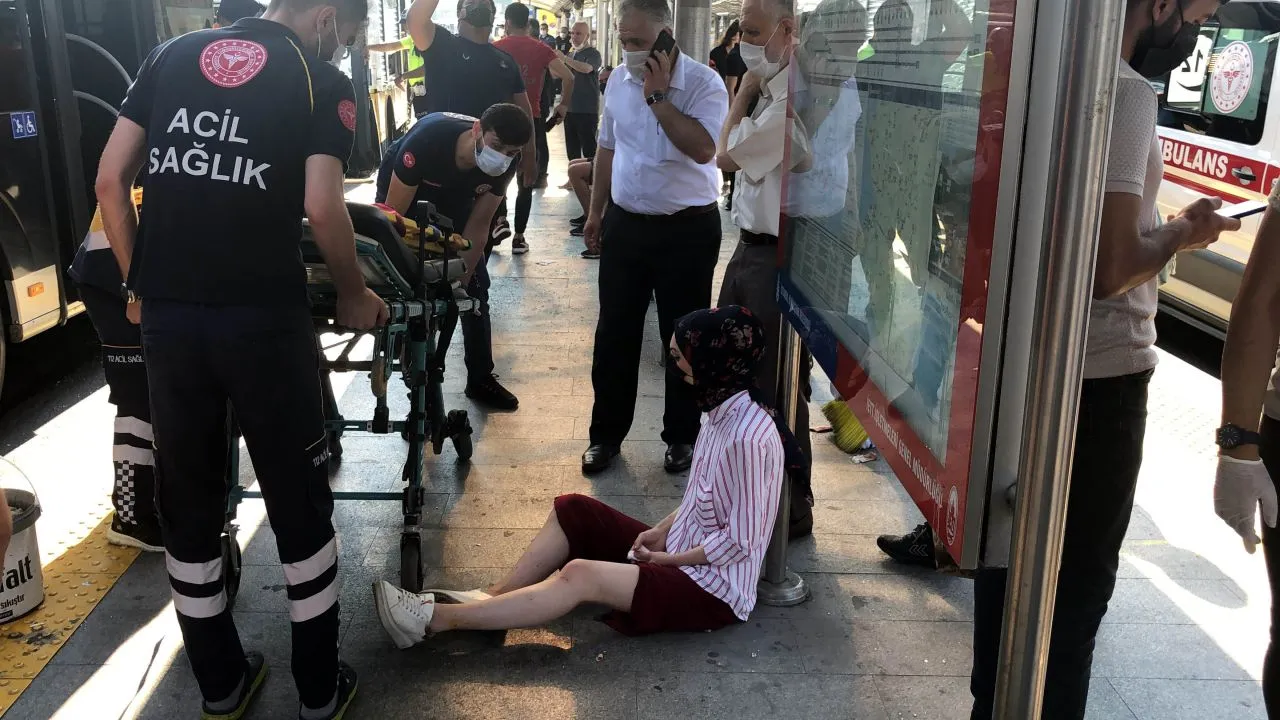 25 injured in metrobus collision in Istanbul during rush hour