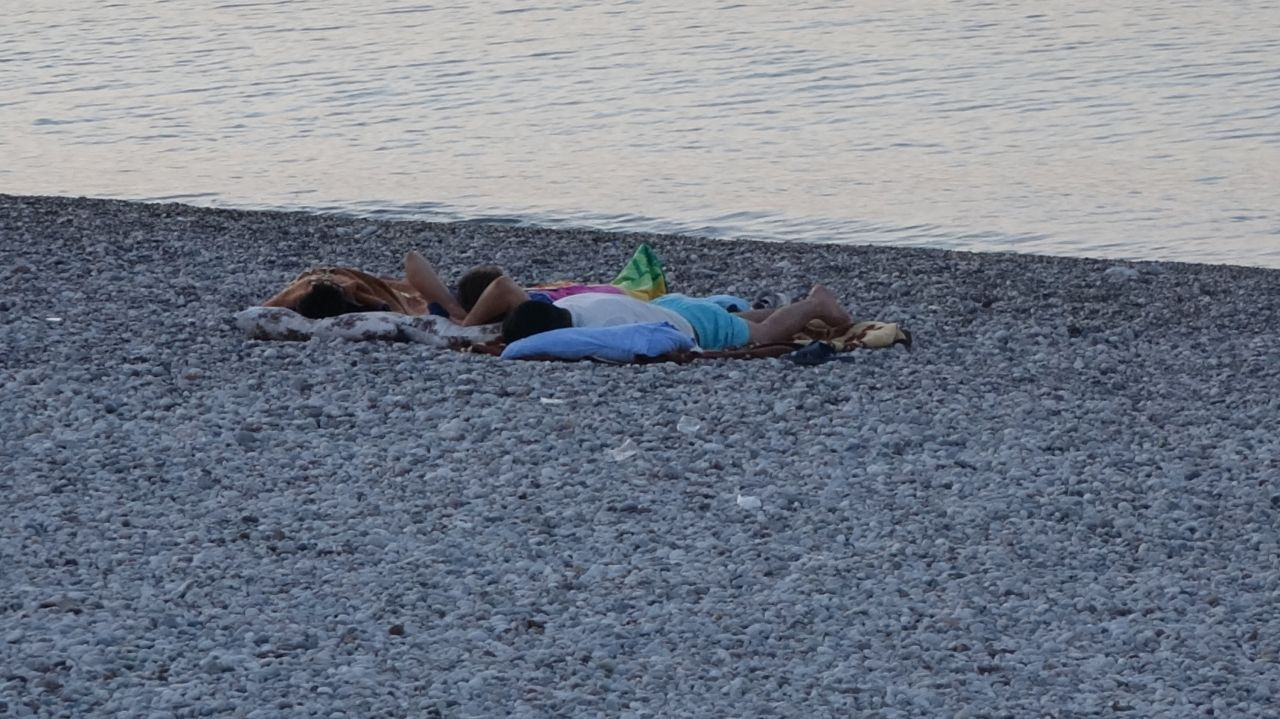 Antalya residents sleep on the beach to escape from heat, humidity - Page 5