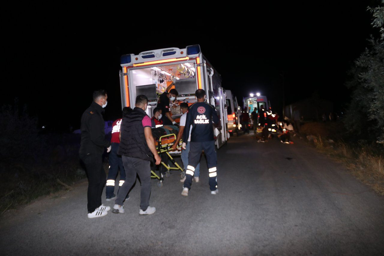 Bus carrying refugees crashes in Turkey's Van, at least 12 killed - Page 5