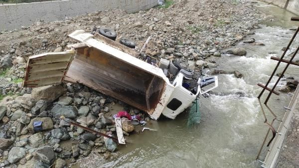 $15,000 go missing as vehicle topples into river in Turkey's Trabzon - Page 3