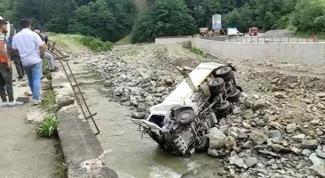 $15,000 go missing as vehicle topples into river in Turkey's Trabzon - Page 2