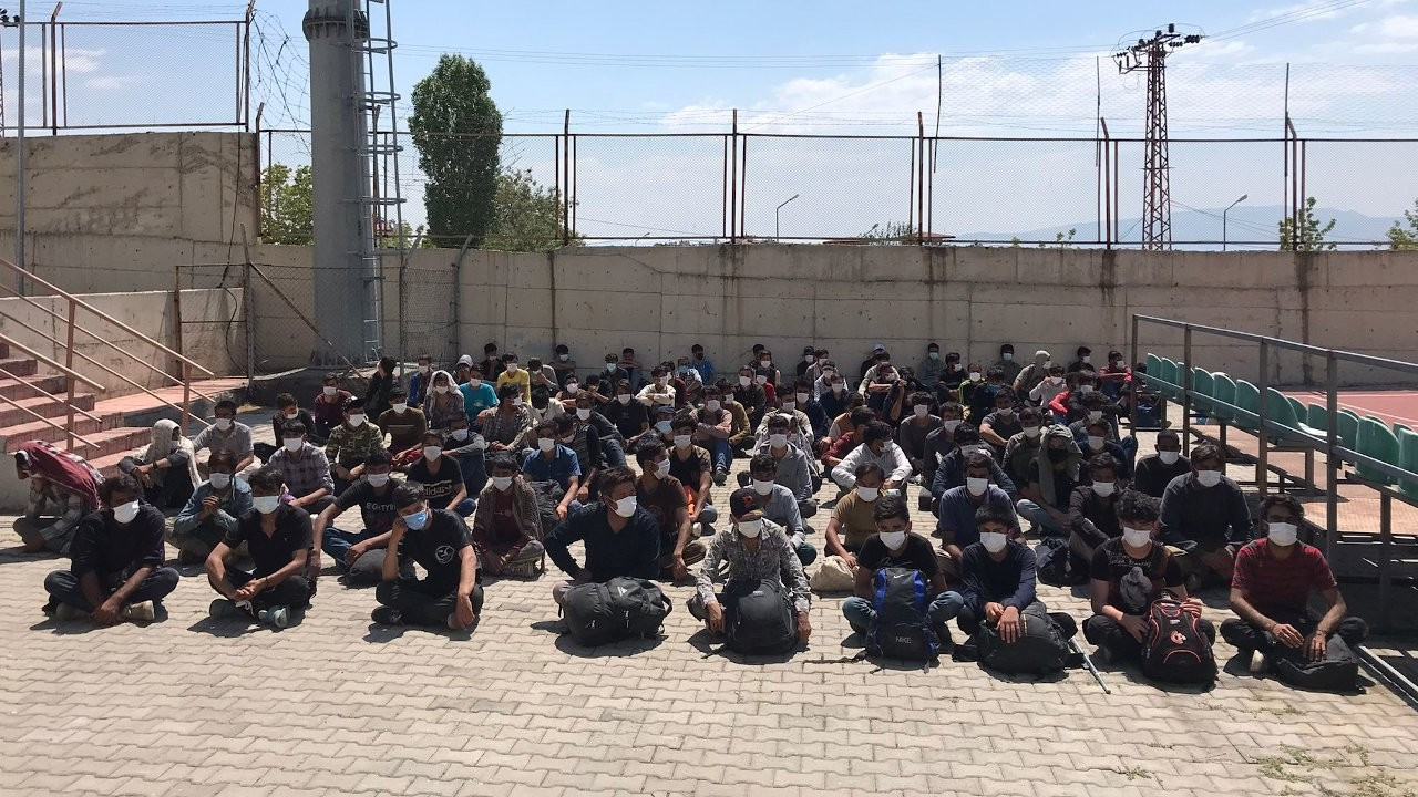 Turkey detains nearly 1,500 refugees near Iranian border