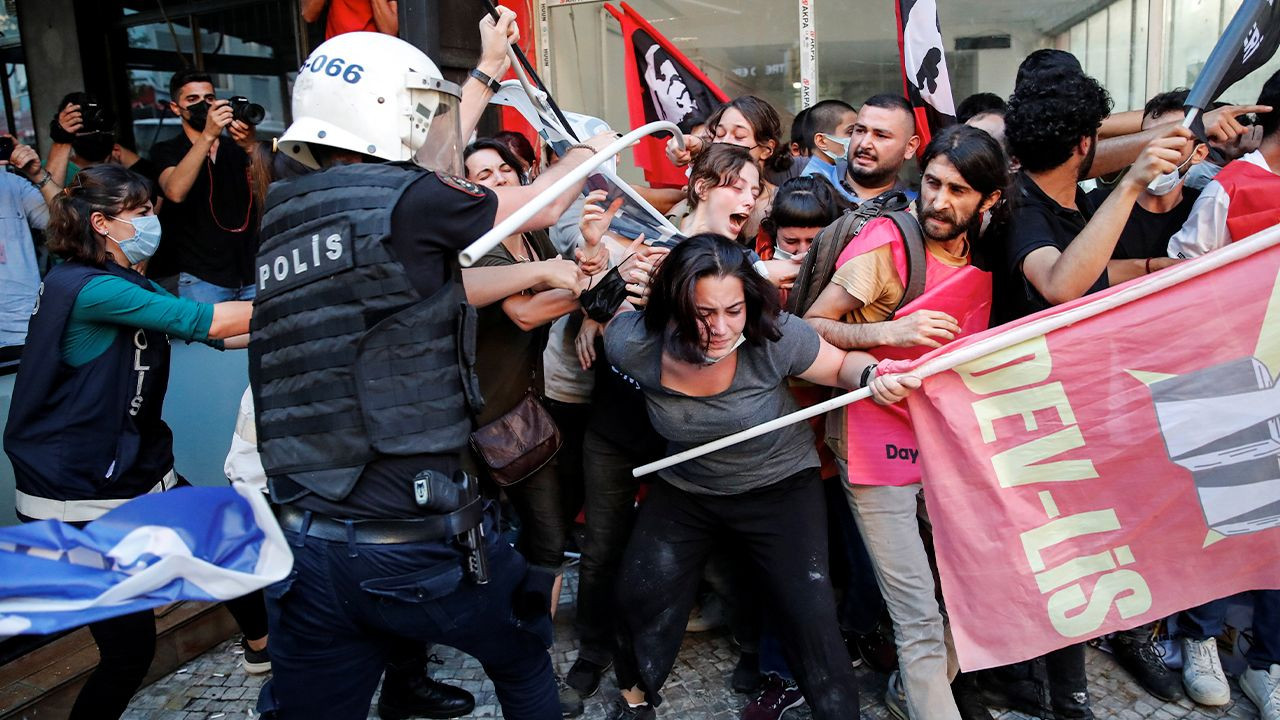 Turkish police brutalize Suruç massacre commemorators, detain 60 protesters - Page 10
