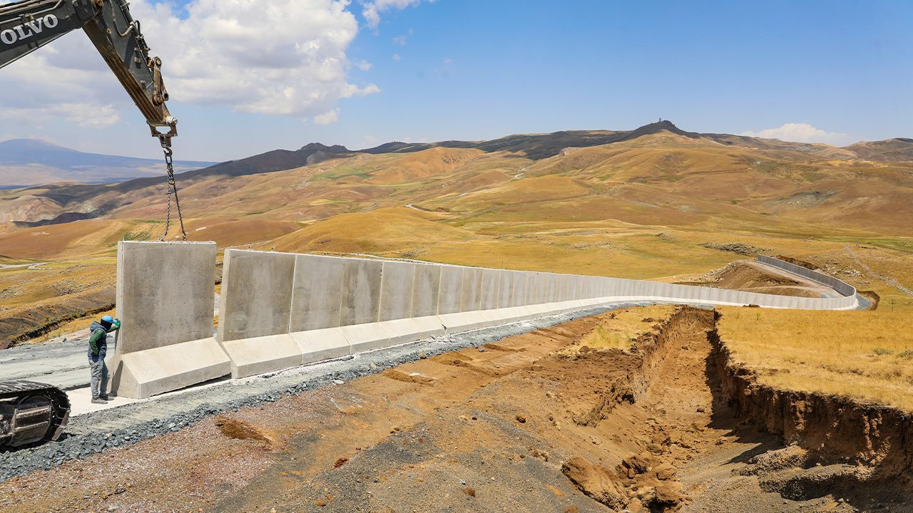 Turkey building 63-km monstrous wall along Iranian border to stop migration - Page 1