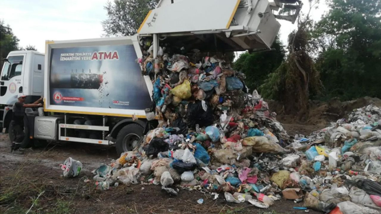 AKP municipality caught burying trash in pasture land in northern Turkey - Page 5