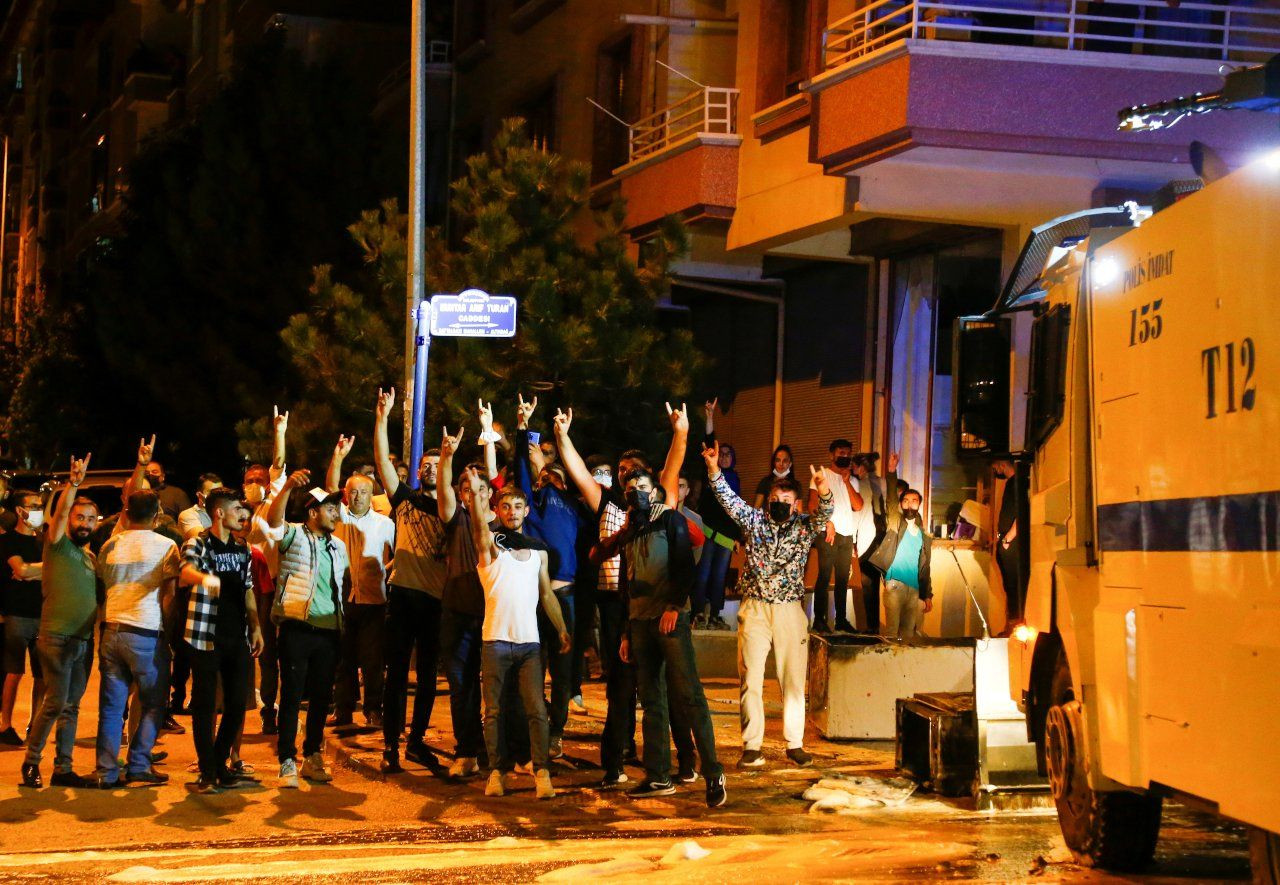 Child wounded in mob attack on Syrians in Turkey's Ankara - Page 2