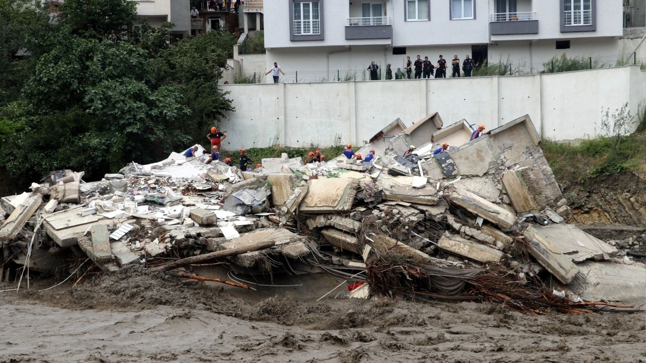 Pictures show devastation after flash floods in northern Turkey - Page 3