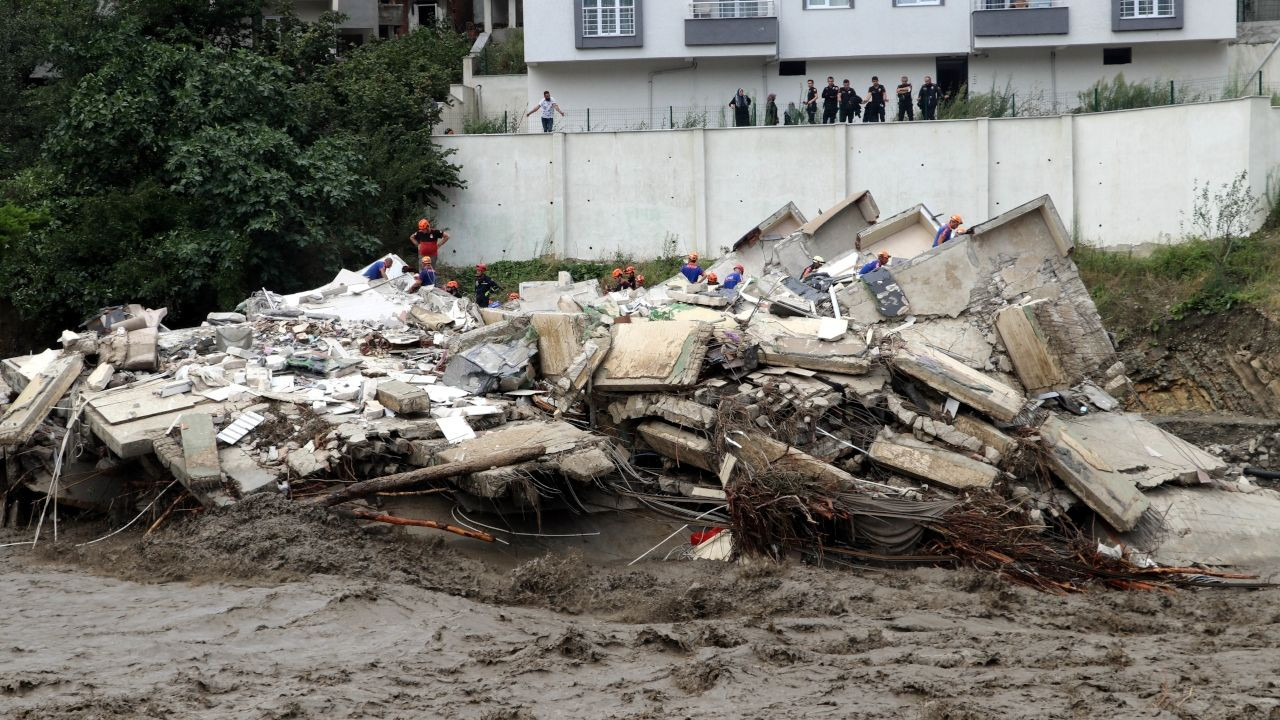 Pictures show devastation after flash floods in northern Turkey - Page 5