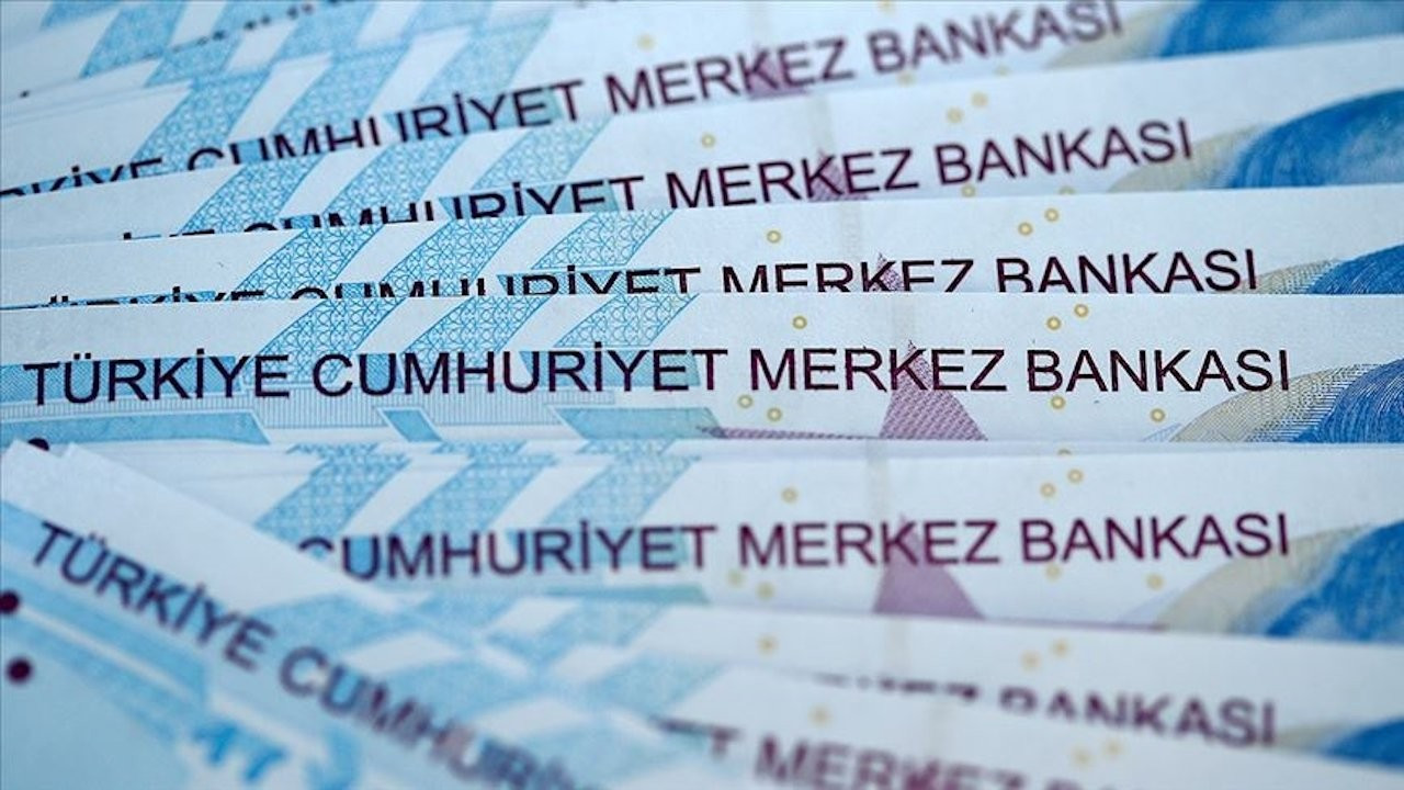 Turkey's lira jumps 1 pct after cenbank holds rates