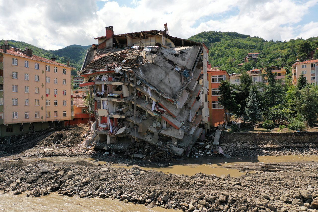 Harrowing pictures show how a Turkish town was left in ruins after floods - Page 5