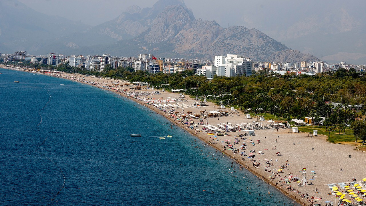 Five million foreign tourists arrive in Antalya in 2021, one third from Russia