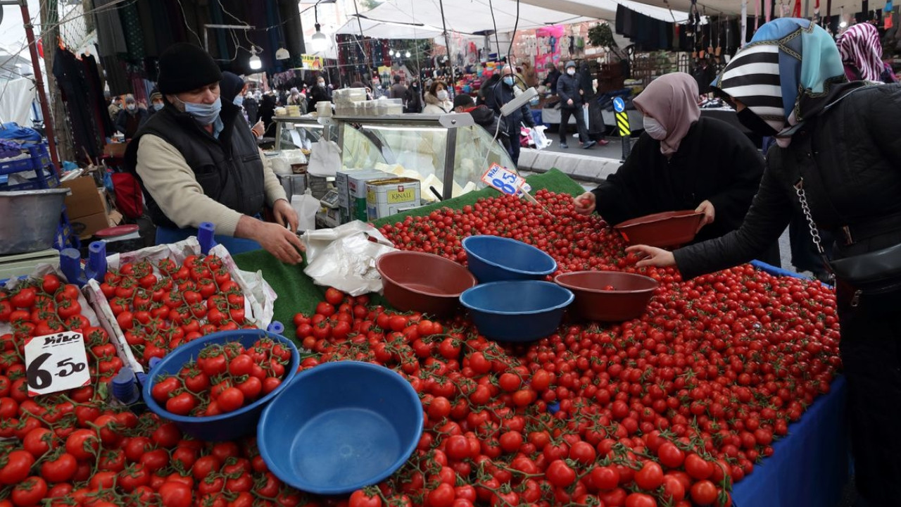 Turkish citizens try to deal with soaring poverty by decreasing meal quantities, staying hungry
