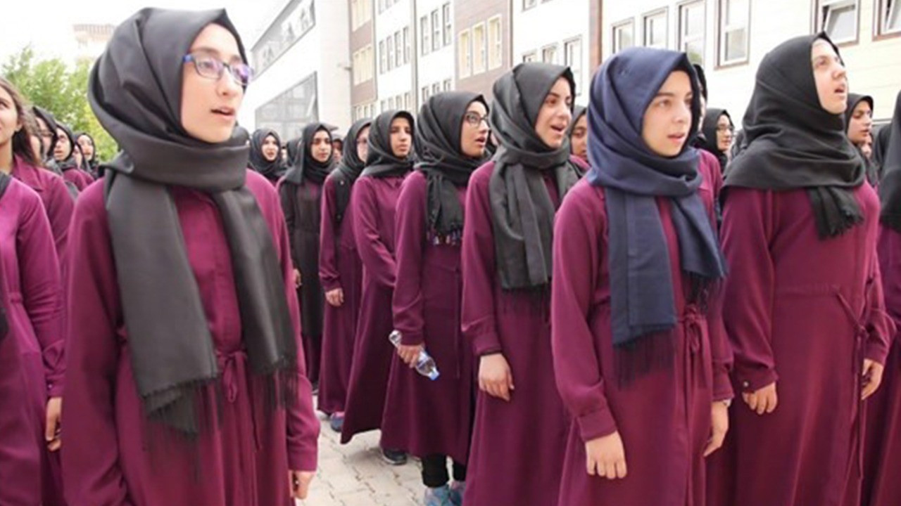 Turkish Islamic school textbook deems housework 'women’s duty'