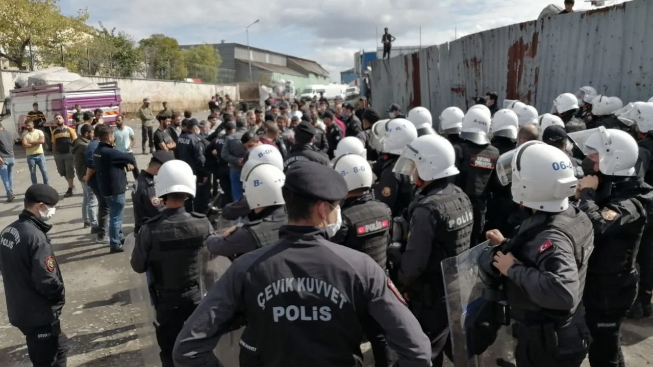 Two waste collectors detained in police raid to Istanbul warehouse