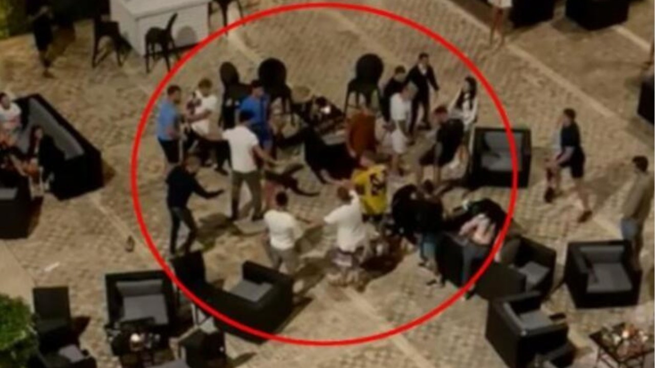 Russian, UK tourists' vicious fist fight in Antalya caught on video
