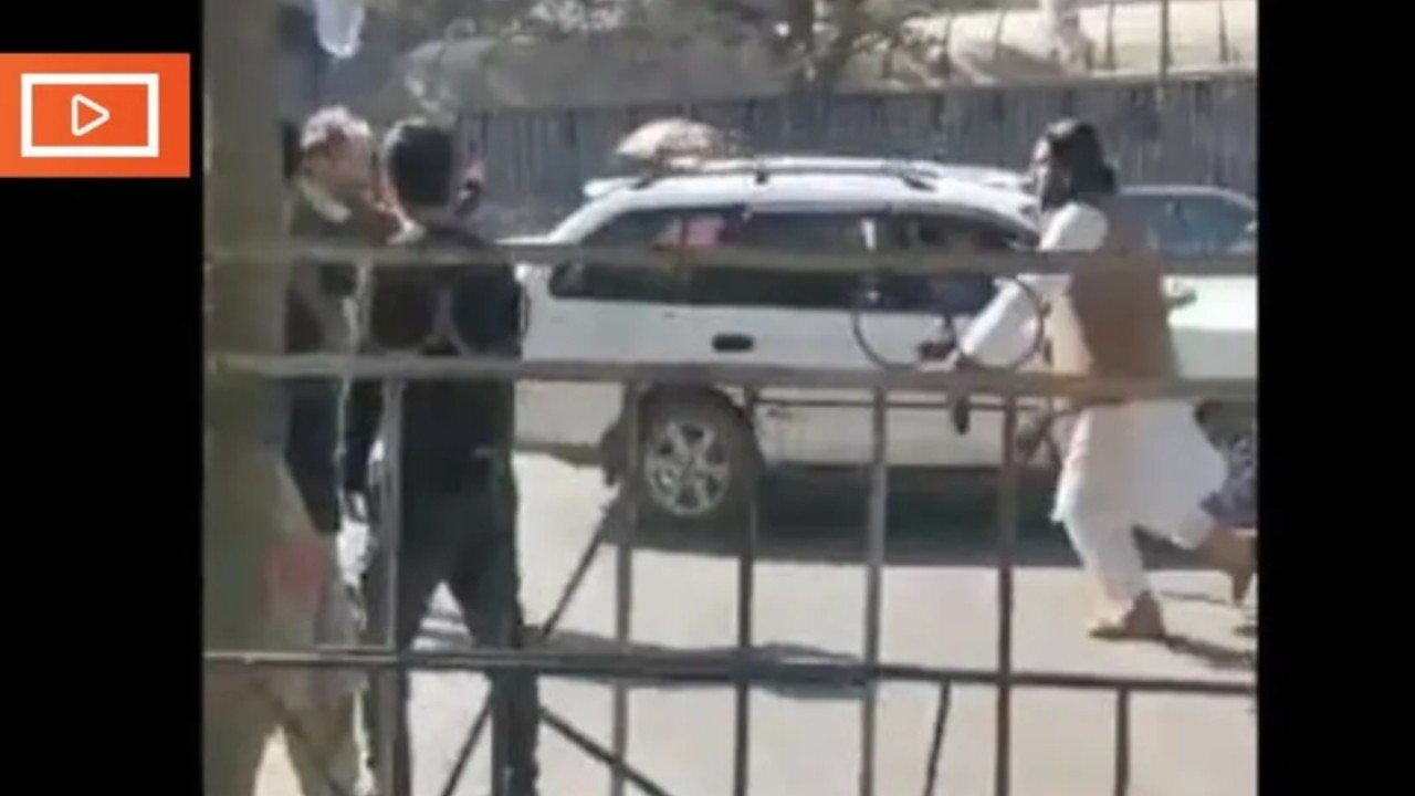Taliban militants attack photojournalist Kılıç for covering protest