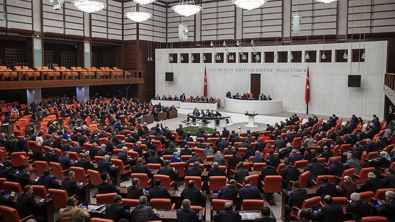 AKP, MHP block bill preventing public workers getting multiple wages