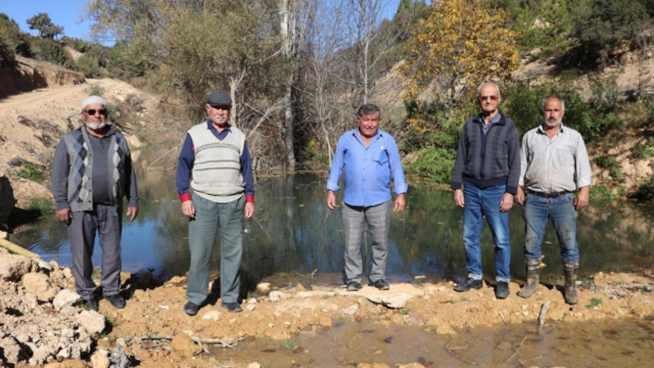 Turkish farmers build their own dam to combat drought