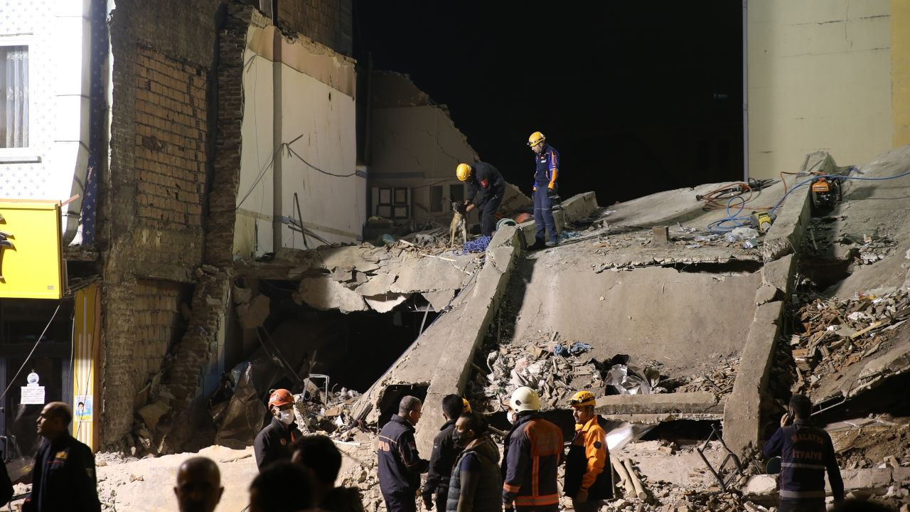 Building collapse in eastern Turkey leaves several injured - Page 2