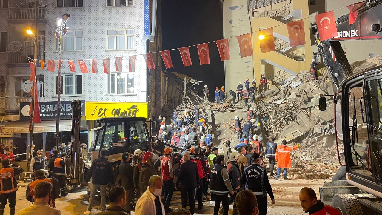 Building collapse in eastern Turkey leaves several injured - Page 1