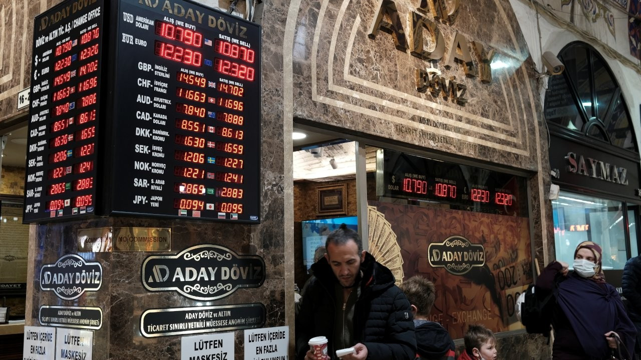 Turkish lira crashes 8% after Erdoğan stokes firesale