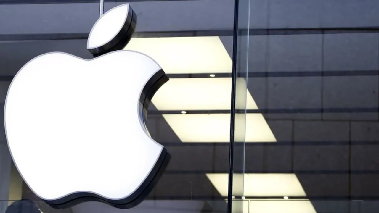 Apple suspends sales in Turkey after currency crash