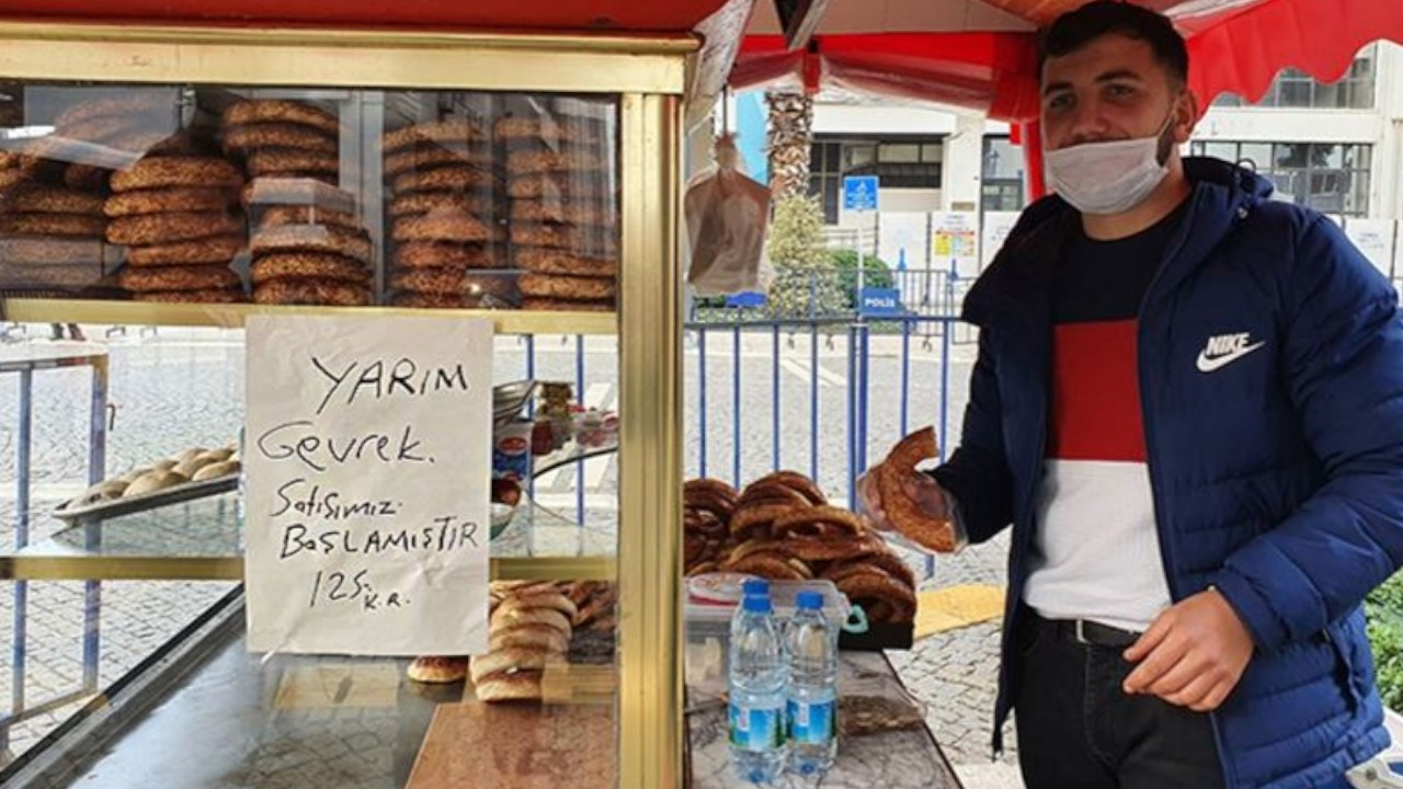 Turkish vendor starts selling 'half a simit' in protest of price hikes