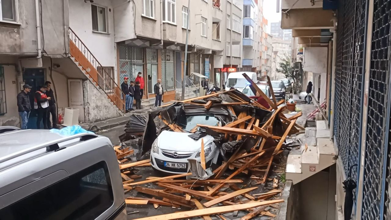 In pictures: Powerful storms wreak havoc in Istanbul - Page 3