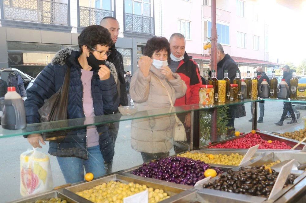 As lira plummets, Bulgarian shoppers flock across border to Turkey - Page 4